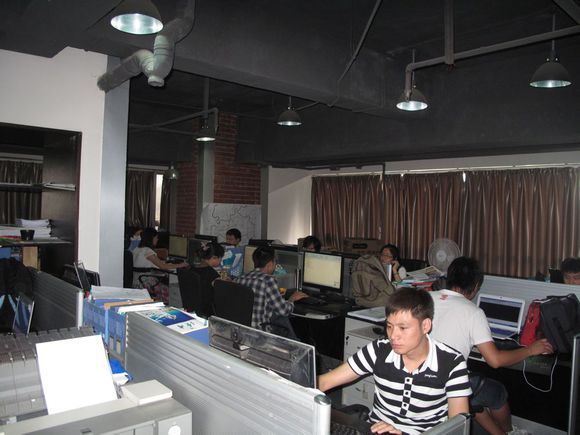 南陽工業(yè)學(xué)校學(xué)生實(shí)習(xí)場景