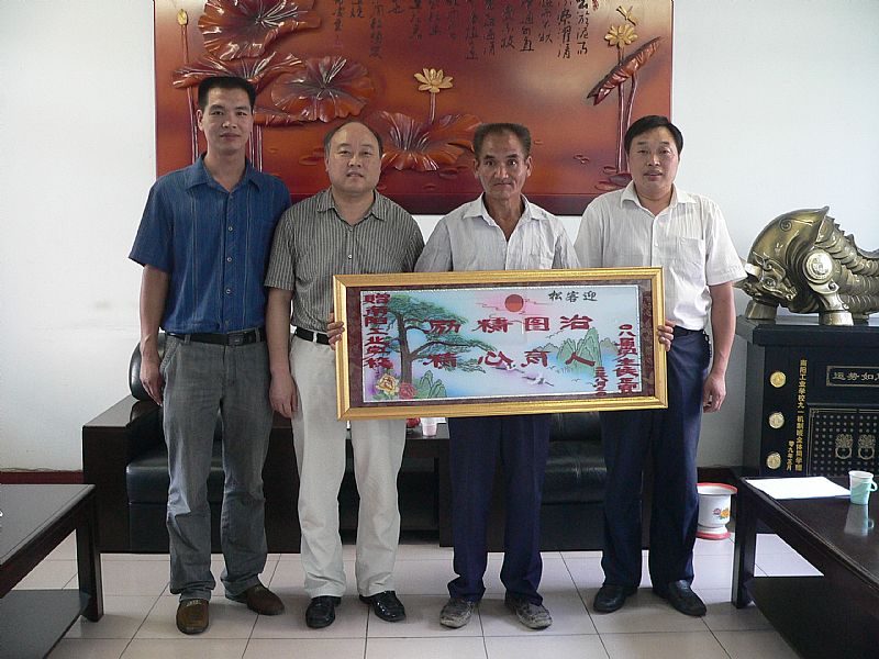 南陽工業(yè)學(xué)校受到家長信賴