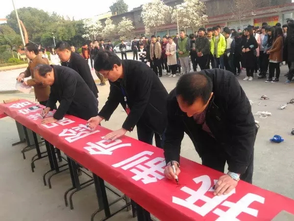 ��ꖹ��I(y��)�WУУ�L����