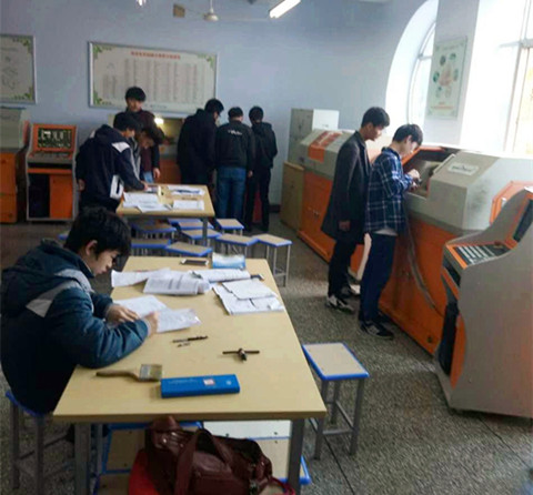 ��ꖹ��I(y��)�WУ