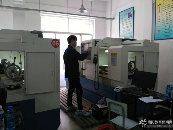 ���(y��ng)���I(y��)�W(xu��)У��(sh��)�ؼӹ���ِ