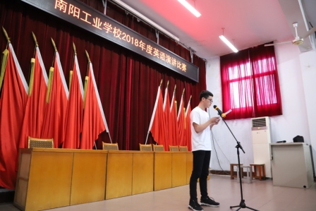 ���(y��ng)���I(y��)�W(xu��)УӢ�Z(y��)���v��ِ��(du��)ِ�x��