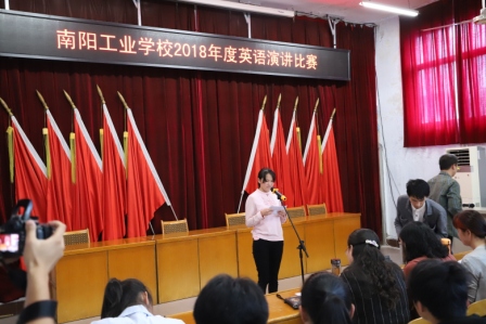 ���(y��ng)���I(y��)�W(xu��)УӢ�Z(y��)���v��ِ��(du��)ِ�x��