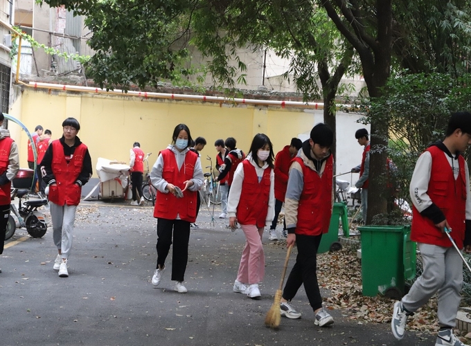 ��ꖹ��I(y��)�WУ�F��