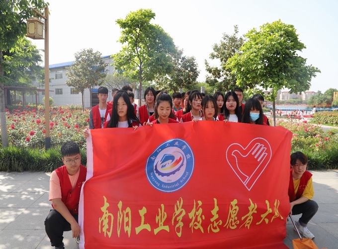 ��ꖹ��I(y��)�WУ�Fί���