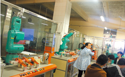 南陽工業(yè)學(xué)校工業(yè)機(jī)器人專業(yè)